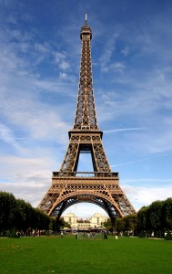 Eiffel Tower photo Paris 06 Eiffelturm 4828 189x300 Student Discounts While Studying/Traveling Abroad